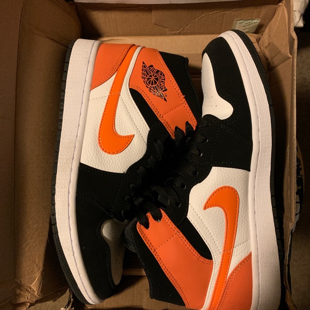 Jordan 1 mid shattered backboard